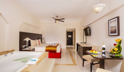Crown Room, Ocean View (Club Level /Tina Hidromasaje)