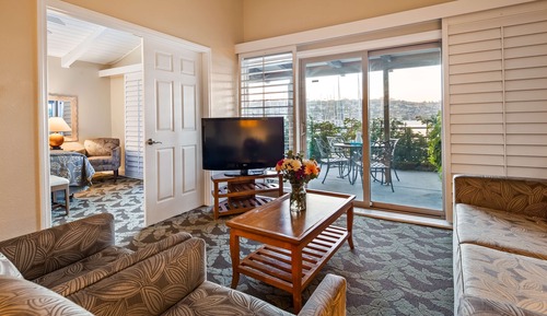 Suite, 1 cama de matrimonio grande, cocina, vistas al puerto deportivo (Living Room;with Sofabed)