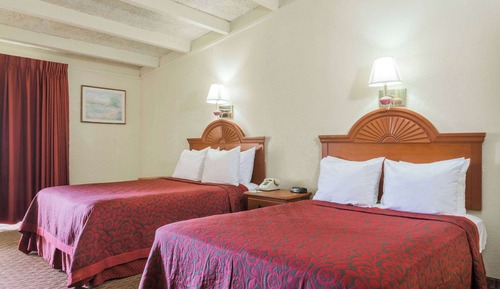 Habitación estándar, 2 camas de matrimonio, no fumadores, patio (First Floor)