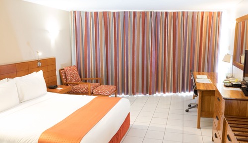 Habitación Premium, 2 camas de matrimonio, balcón, vistas a la piscina