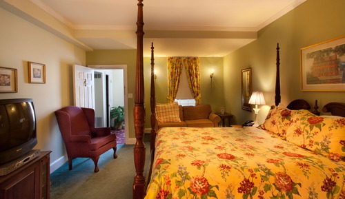 Room, 1 Queen Bed (103), Stairs Required
