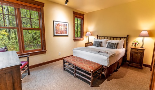 Luxury One Bedroom Parlor Suite