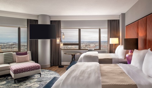 Suite estudio, 2 camas de matrimonio, vistas a la ciudad, en esquina