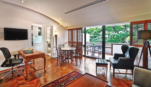 Parklane Split Level Studio - 3-5 Minutes Walking Distance to Annex Building