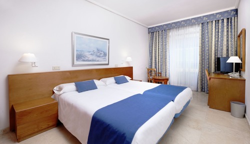 Habitación doble (2 adultos + 1 niño)