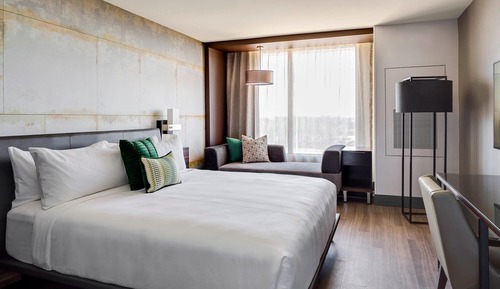 Habitación, 1 cama de matrimonio grande, no fumadores (Mobility/Hearing Access, Roll-In Shwr)