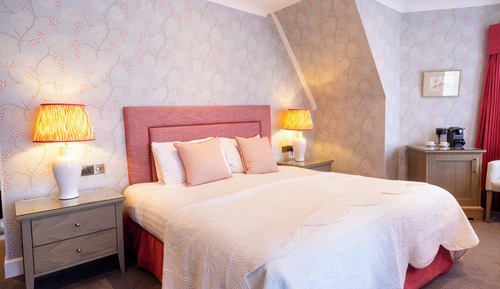 Suite, 1 cama de matrimonio grande, balcón, vistas al jardín