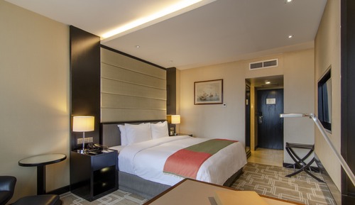 Pacific Club King Room