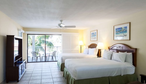 Habitación, 2 camas dobles, vistas al puerto deportivo