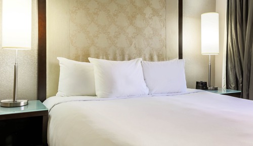 Suite, 1 cama de matrimonio grande con sofá cama, vistas a la piscina