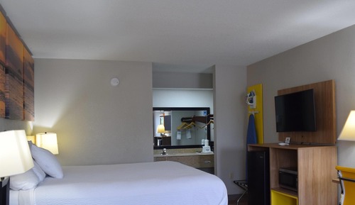 Habitación básica, 1 cama de matrimonio grande, frigorífico y microondas