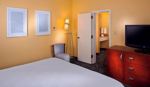 Habitación estándar doble, 2 camas dobles (Mobility Accessible, Roll-In Shower)