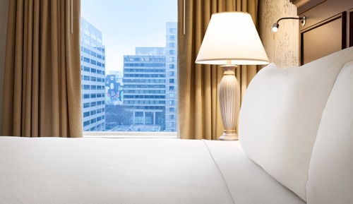 Suite junior, 1 cama de matrimonio grande, bañera accesible (Communications Accessible)