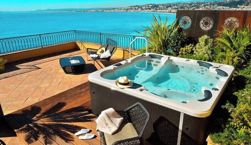 Suite, vistas al mar (Méditerranée)