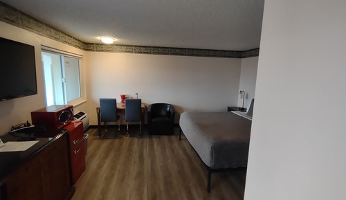 Standard King ADA Accessible w/ Shower