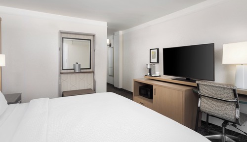 Habitación estándar, 1 cama de matrimonio grande (Comm, Roll Shwr)