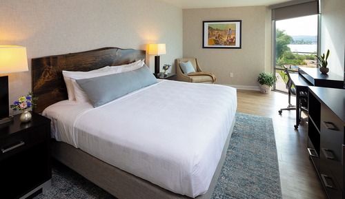Habitación superior, 1 cama de matrimonio grande (Bay View King, Hearing Accessible)