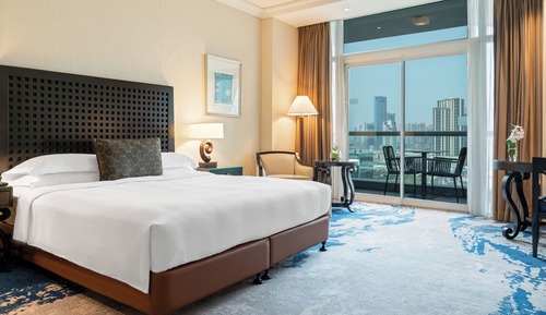 Habitación, Acceso al salón del club, vistas al mar (Spacious, Balcony, King Bed)