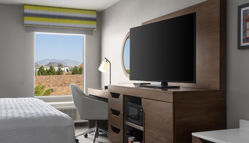 Habitación, 1 cama de matrimonio grande con sofá cama, frigorífico y microondas