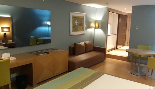 Habitación Deluxe doble, 1 cama de matrimonio, cocina básica, vistas parciales al mar
