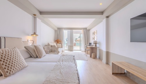 Habitación cuádruple superior, balcón, vistas al mar