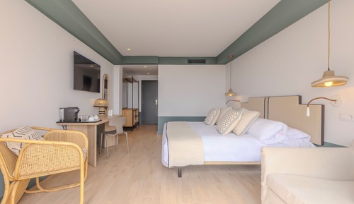 Habitación triple, balcón