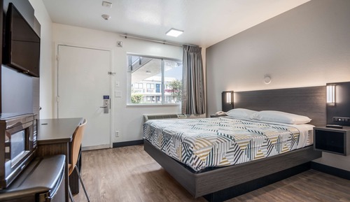 Habitación Deluxe, 1 cama de matrimonio, fumadores, frigorífico y microondas