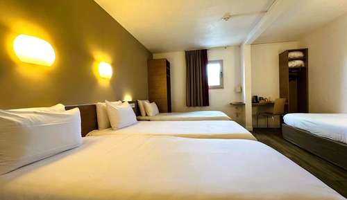 Habitación superior, varias camas