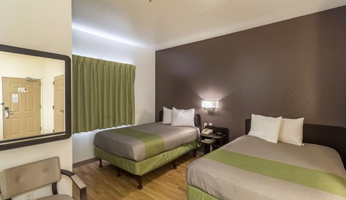 Habitación estándar, 2 camas dobles, accesible para personas con discapacidad, no fumadores