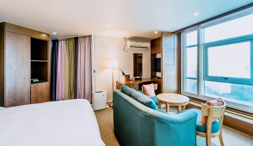 Suite (B)
