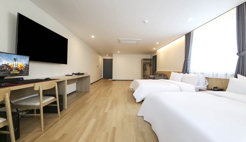 Habitación familiar con 2 camas individuales