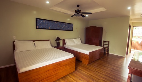 Habitación Deluxe, 2 camas de matrimonio, vistas parciales al mar