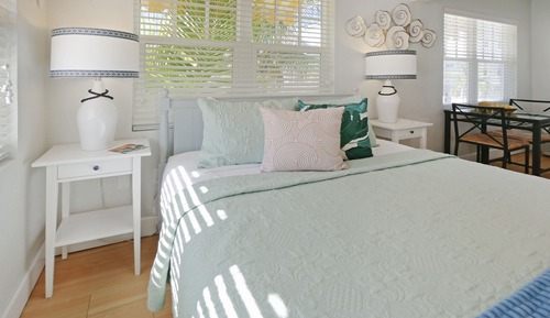 Estudio clásico, 1 cama de matrimonio, balcón, vistas a la piscina