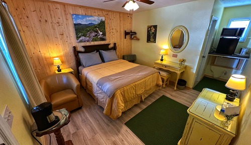Deluxe Queen with Jetted Tub # 11