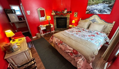 Deluxe Queen Fireplace/Jetted Tub #10