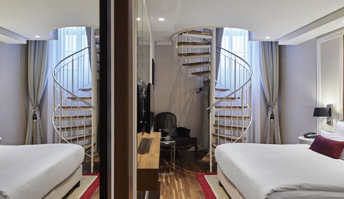 Titanic Duplex Suite