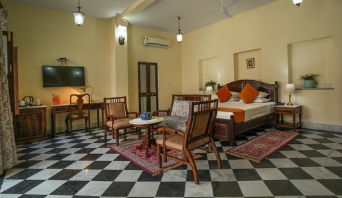 Suite (Palace Room)