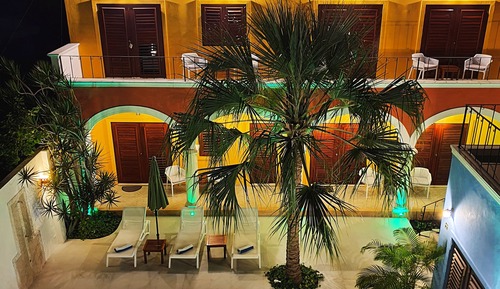 Suite superior, 1 cama de matrimonio grande, bañera de hidromasaje, vistas a la piscina
