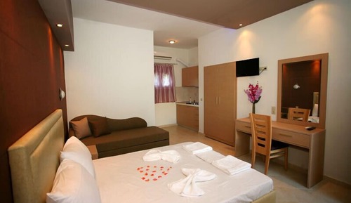 Habitación triple, vistas al jardín