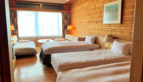 Habitación familiar con 2 camas individuales