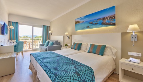 Habitación Confort, balcón, vistas parciales al mar (2 adults + 1 child)