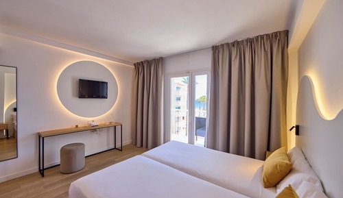 Habitación estándar doble (2 Adults + 1 Child)