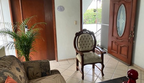 Habitación estándar doble, 1 cama de matrimonio grande, frigorífico y microondas, vistas al patio