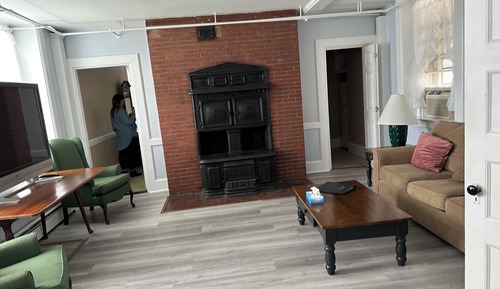 Harbor House Basement Apartment, Pool View