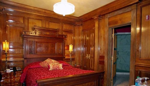 Habitación (The Library)