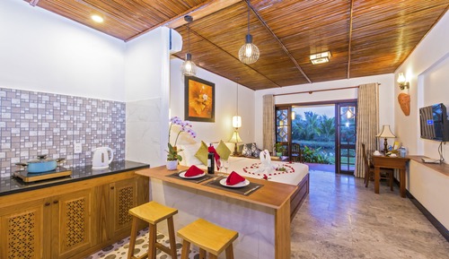 Suite (With Pool View)