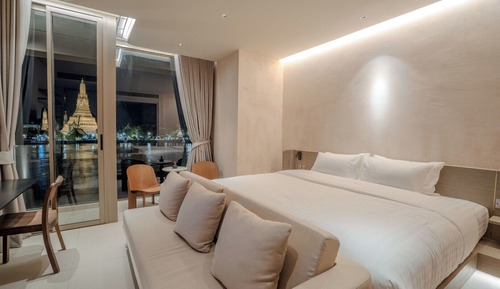 King Room with River View (Higher Floor)