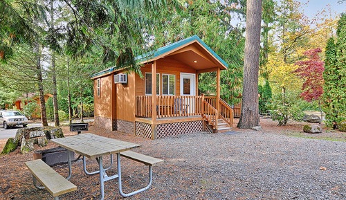 Cabaña Deluxe (No Pets, Linens Included)