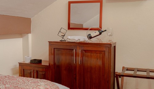 Habitación económica con 2 camas individuales, baño compartido