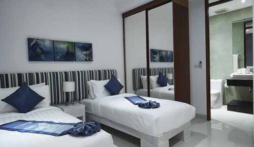 Apartamento de lujo, 3 habitaciones, cocina básica, vistas al mar